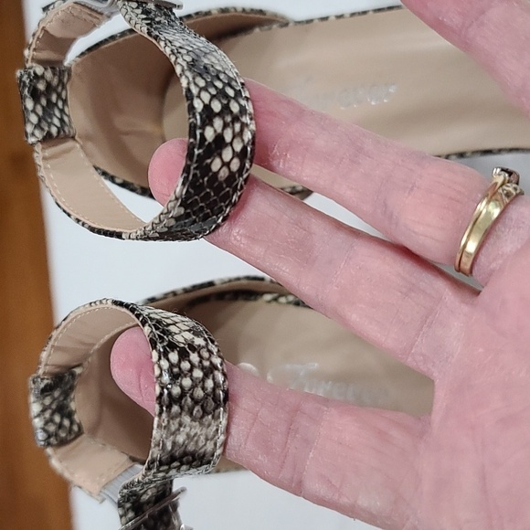 Forever Womens Ankle Strap Heels Faux Snakeskin  Black Tan Size 6 EUC - Picture 7 of 13